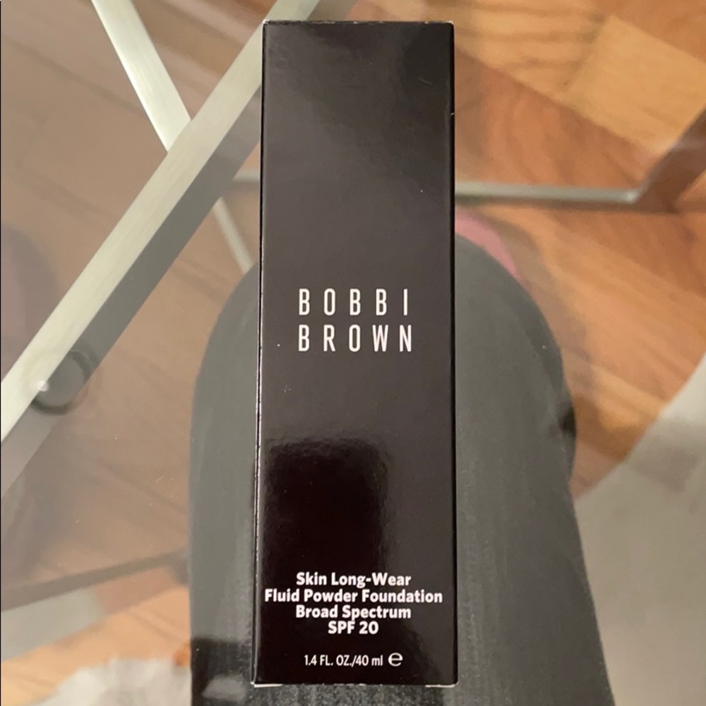 Bobbi Brown Skin Long-wear fluid powder foundation